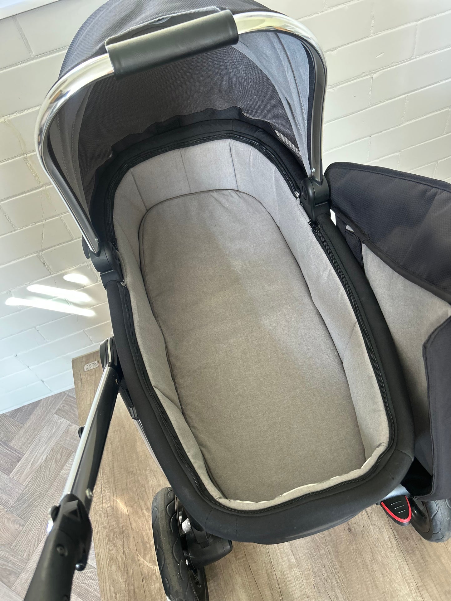 Mamas & Papas Ocarro Black / Chrome 3 in 1 Travel System