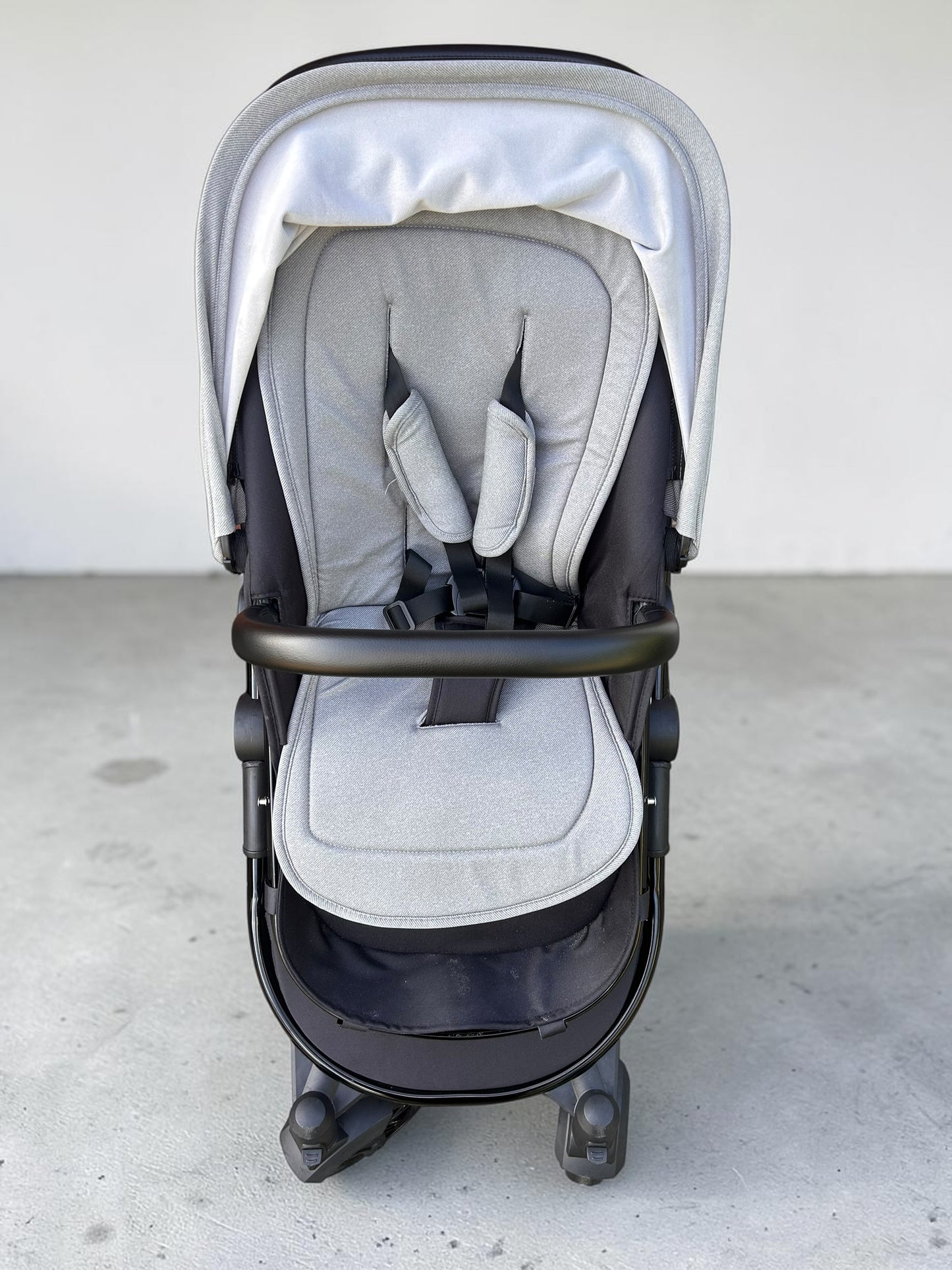 Ickle Bubba Stomp Luxe Travel System with i-Size Cirrus Car Seat & ISOFIX Base - Black/Pearl Grey