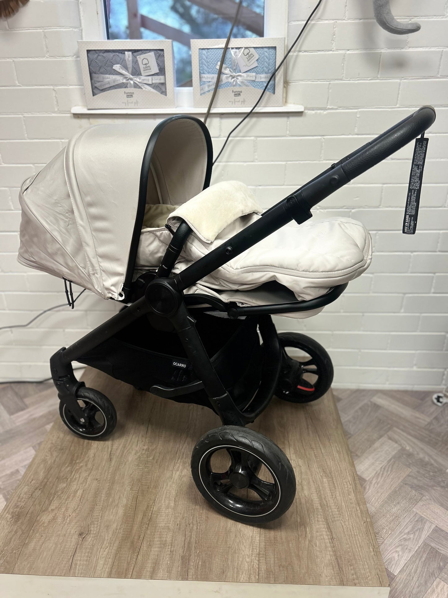 Mamas & Papas Ocarro - 2 in 1 Travel System - Sandstone