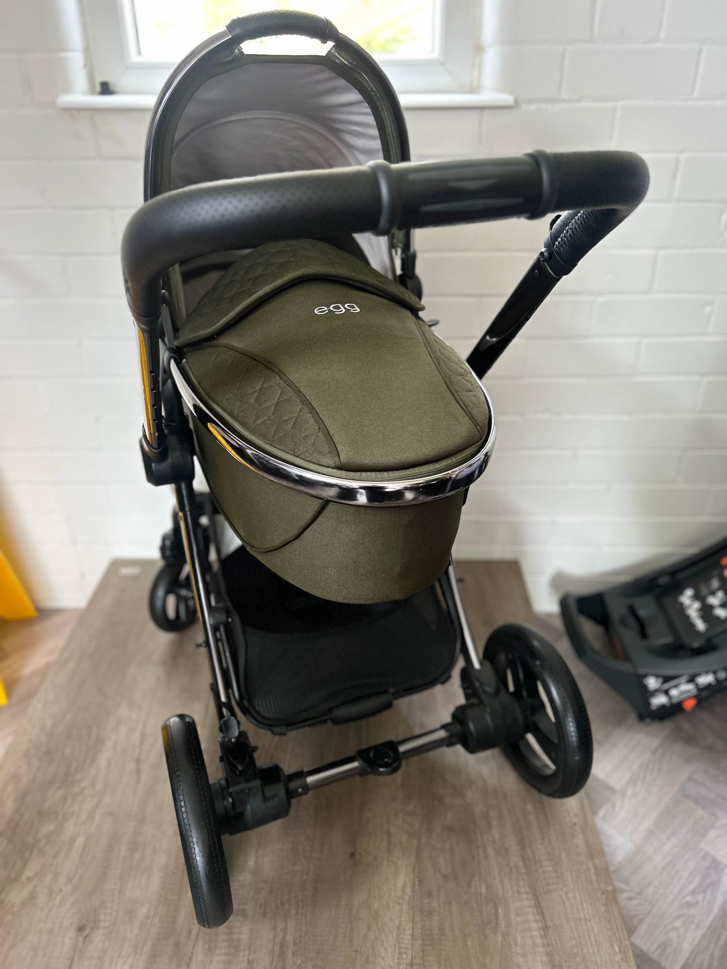 egg2 Travel System - Olive
