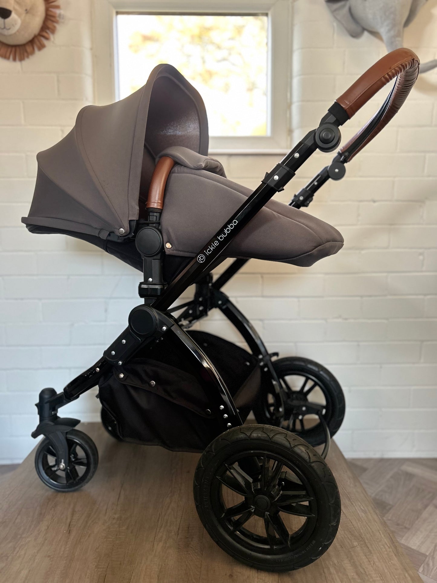 Ickle Bubba Stomp Luxe 3in1 Travel System- Charcoal Grey