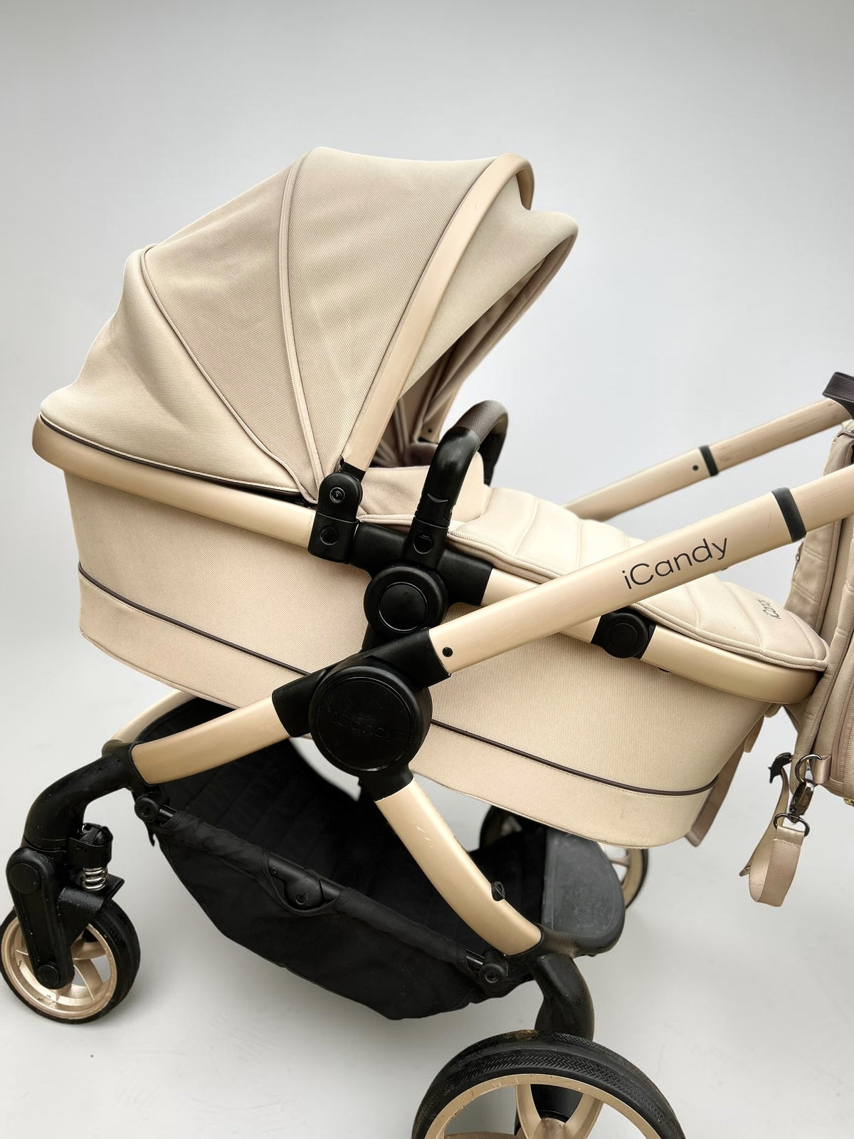 iCandy Peach 7 – Biscotti 2-in-1 Travel System Bundle