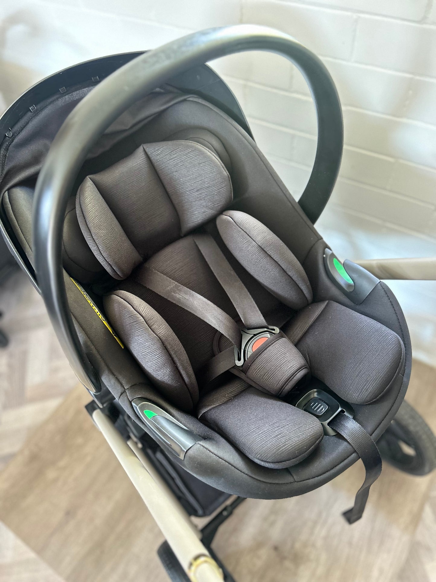 Venicci Tinum Upline 3-in-1 Travel System Bundle - Stone Beige