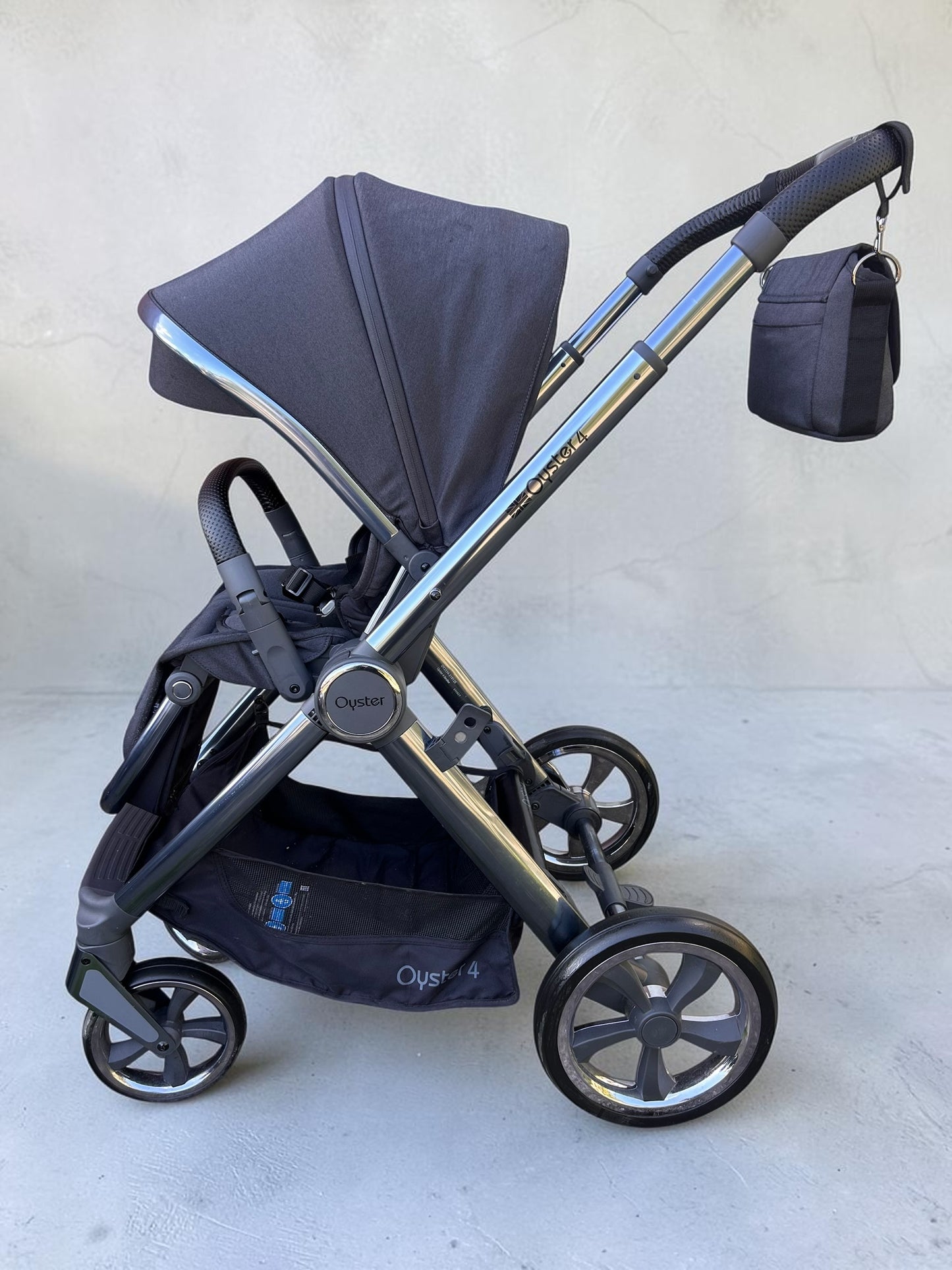 BabyStyle Oyster 4 Luxury Bundle in Carbonite