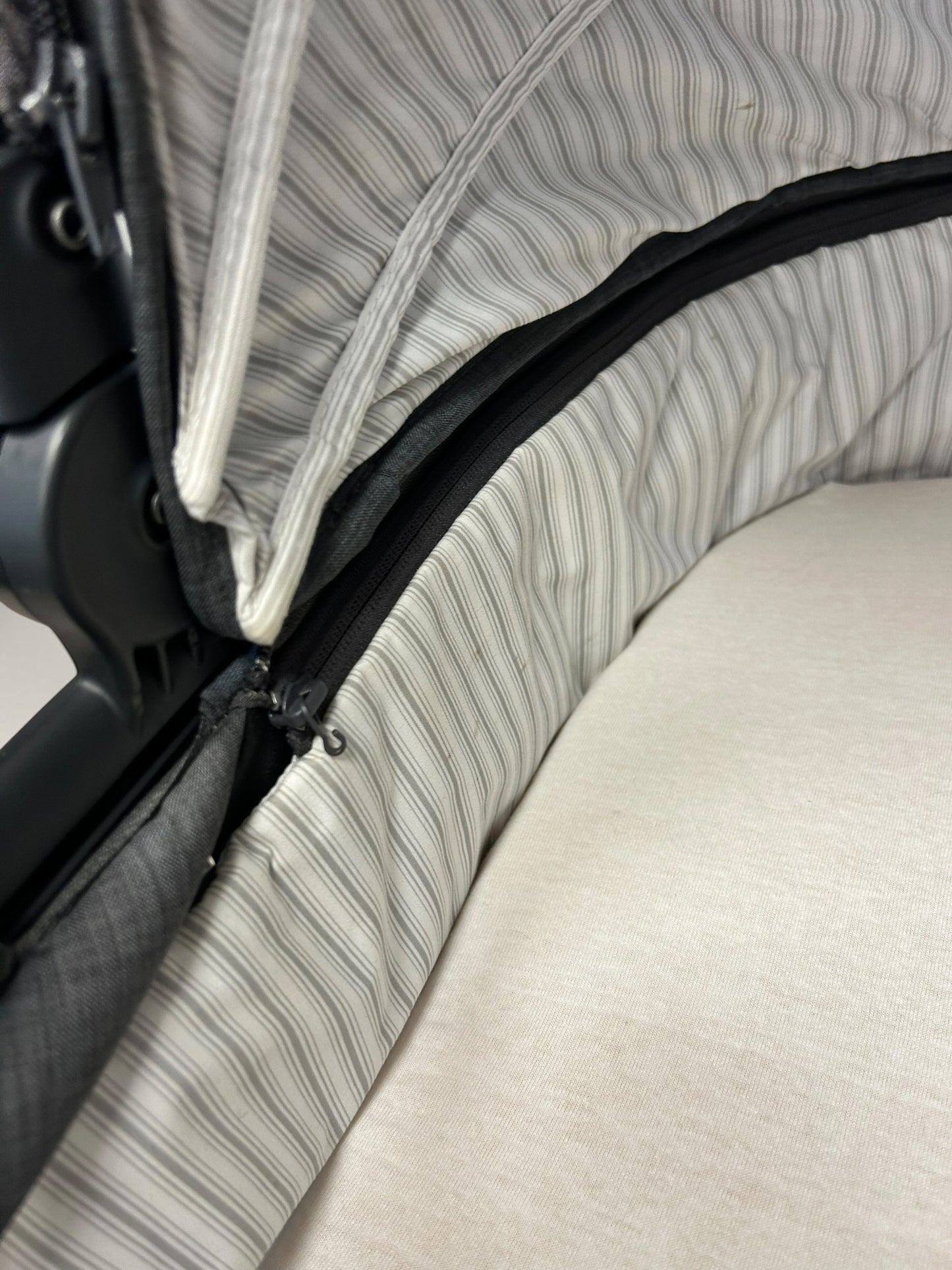 Egg Special Edition Carrycot in Quantum Grey