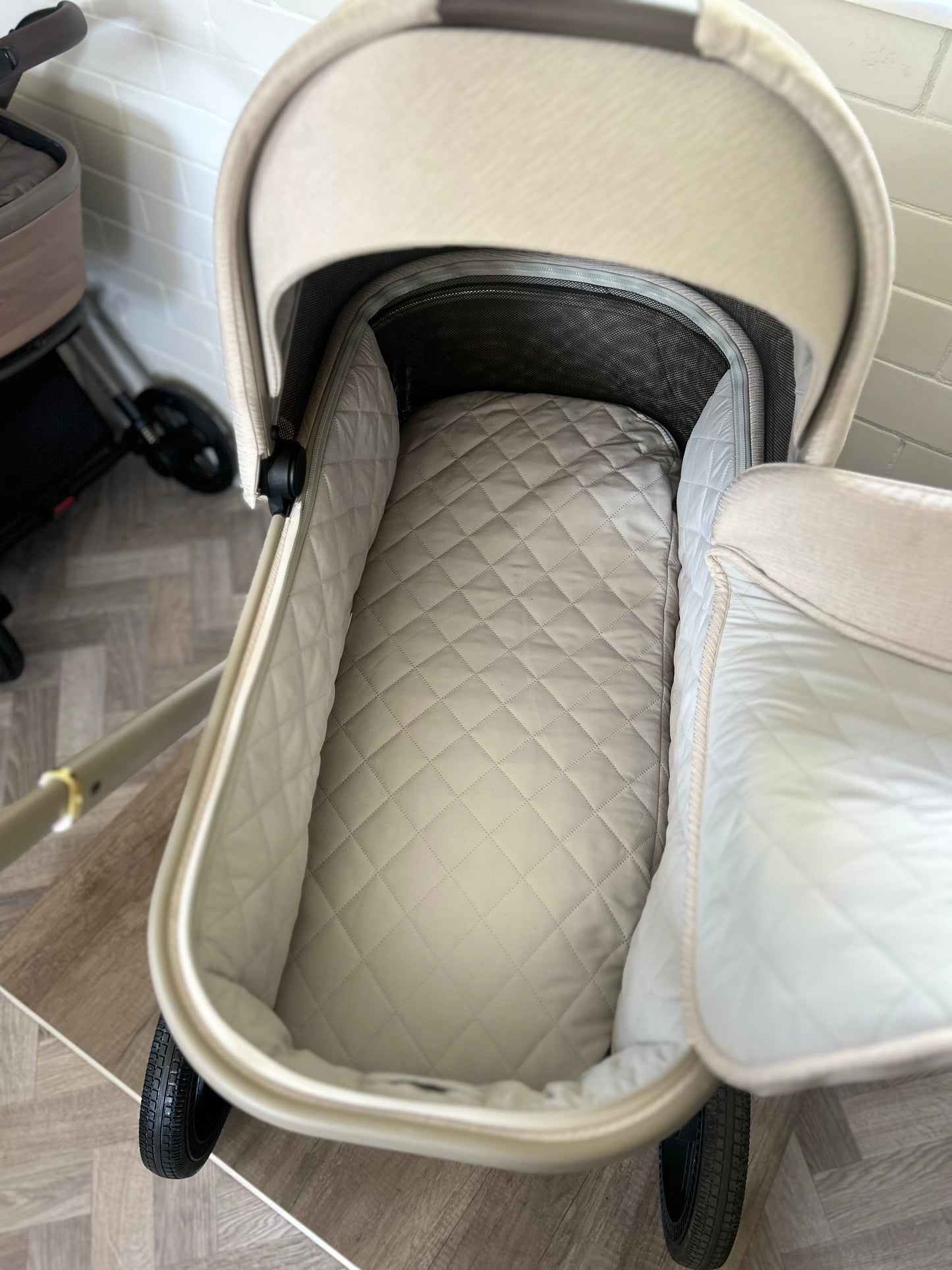 Venicci Tinum Upline 3-in-1 Travel System Bundle - Stone Beige