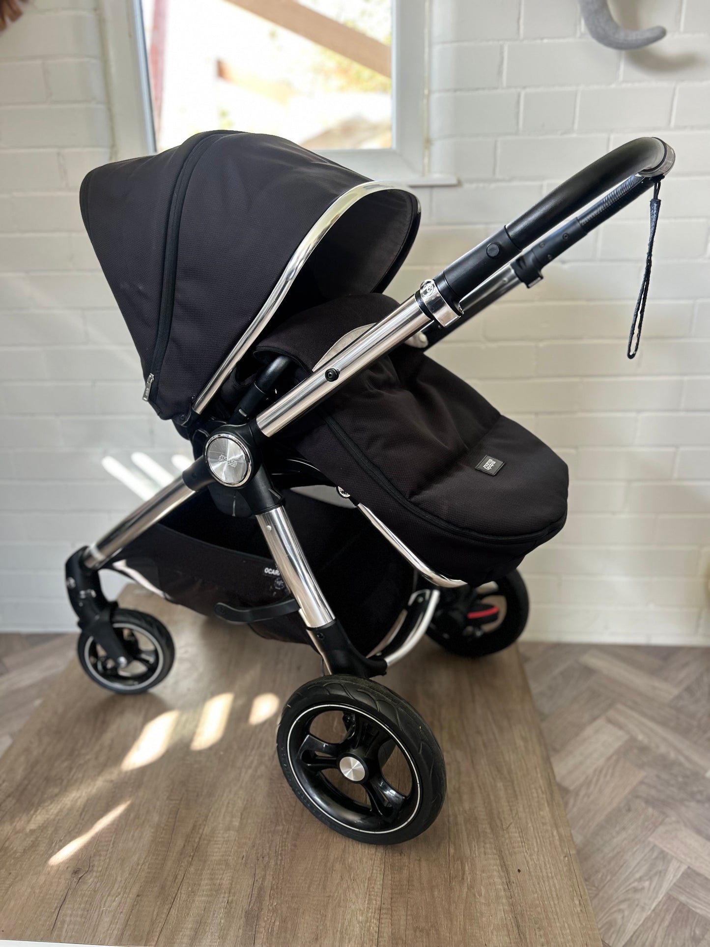 Mamas & Papas Ocarro Black / Chrome 3 in 1 Travel System