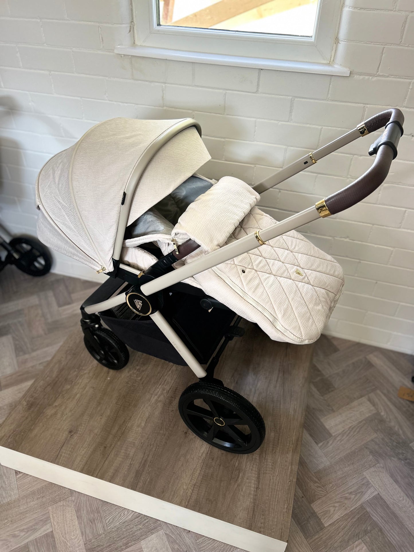 Venicci Tinum Upline 3-in-1 Travel System Bundle - Stone Beige