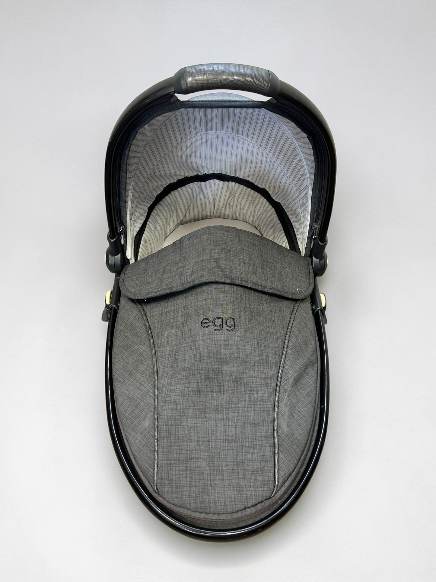 Egg Special Edition Carrycot in Quantum Grey
