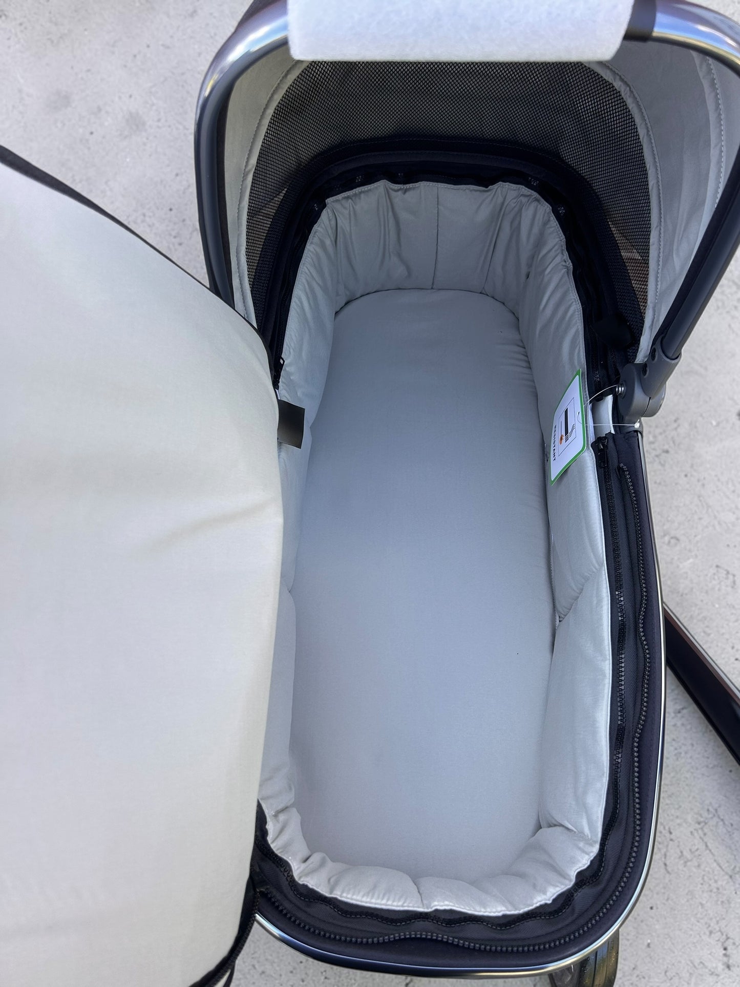 BabyStyle Oyster 4 Luxury Bundle in Carbonite