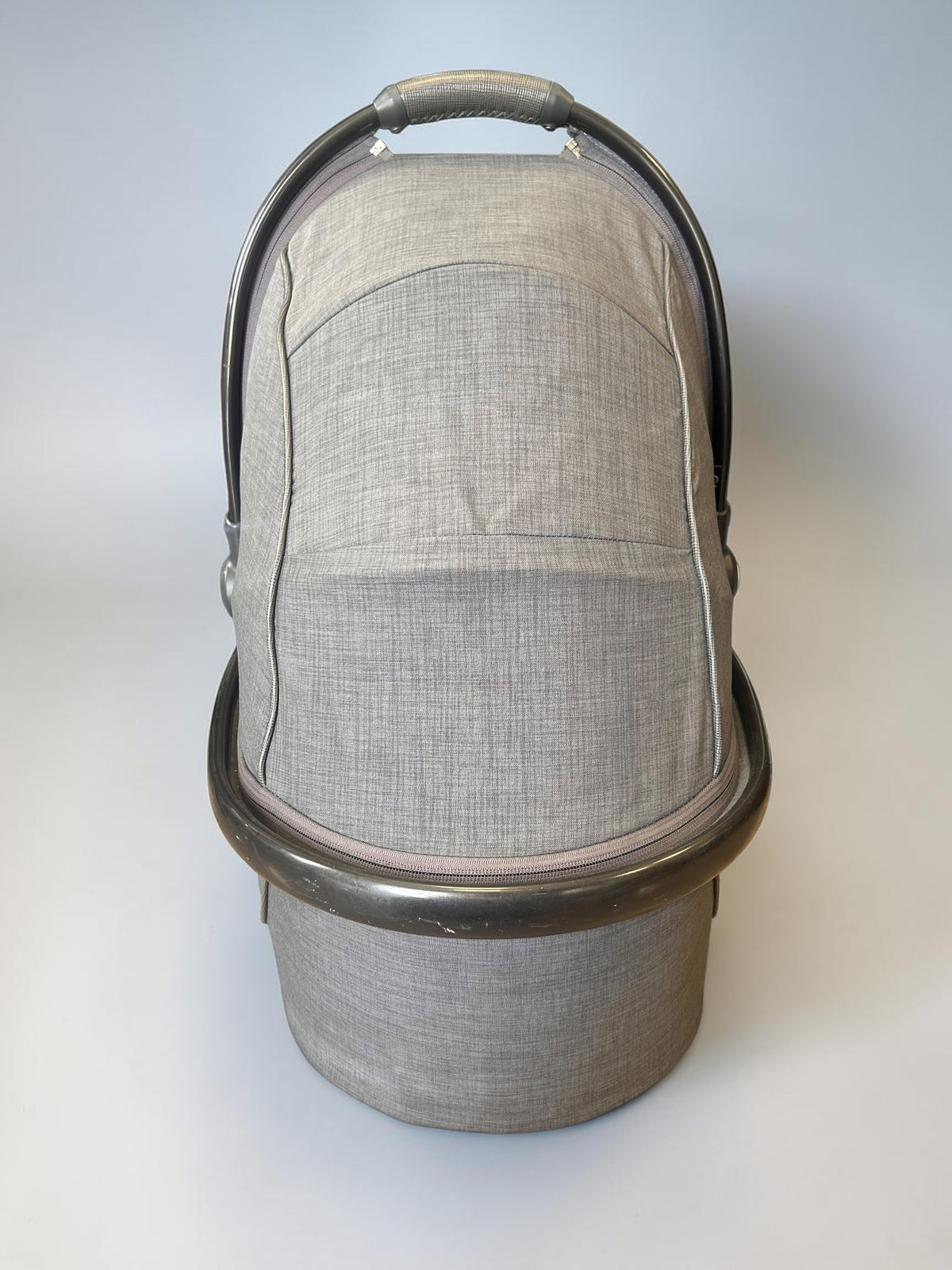 egg Carrycot – Quantum Grey